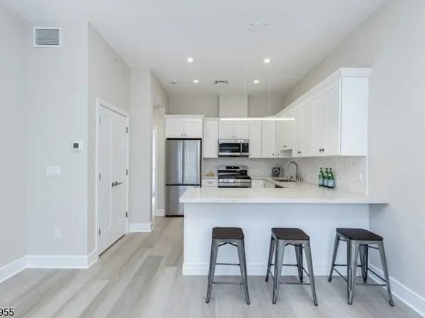 803 Springfield Ave #C, Summit, NJ 07901