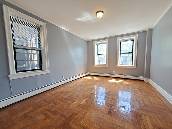 3rd image of 166 Jewett Ave #25E