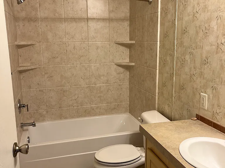 4572 Smith St — Photo 12