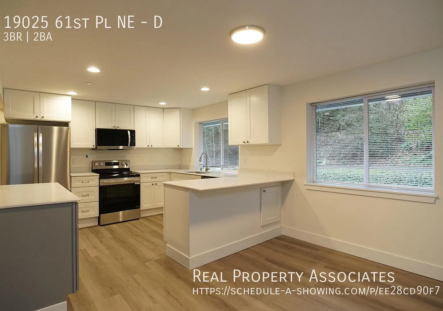 Newly Renovated Top Floor Three Bedroom Apartment with Private Balcony — Photo 2