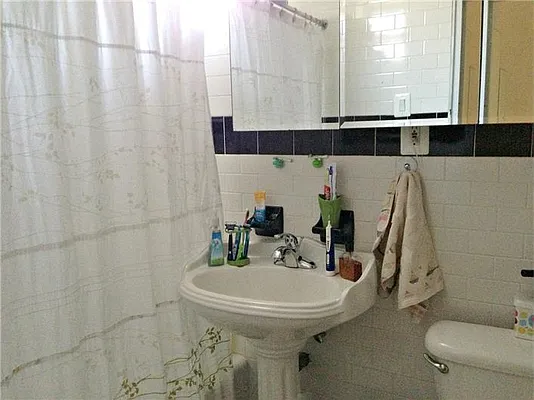 Rented by Buchbinder & Warren | media 29