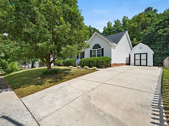 3rd image of 904 Earp St