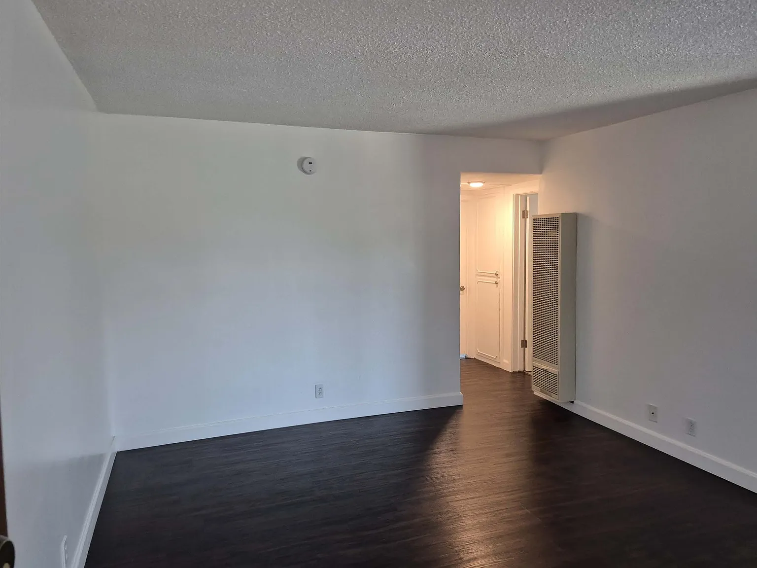 2 bed, 900 sqft, $2,400 — Photo 4