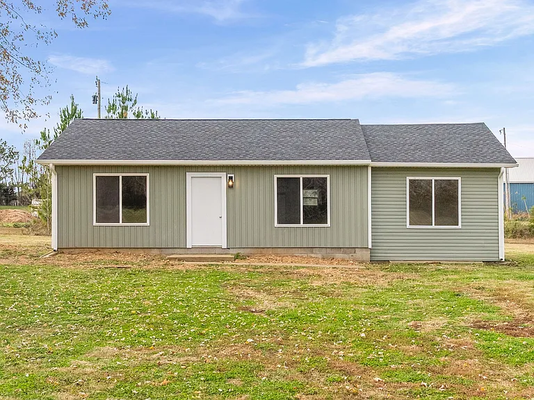 225 Military Rd — Photo 2