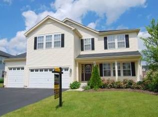 40W108 James Michener Dr, St Charles, IL 60175