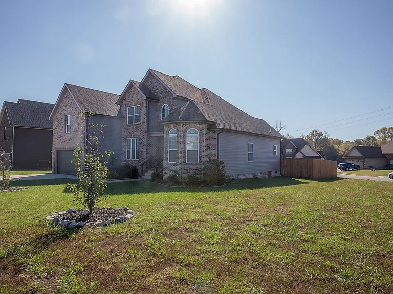 144 Thomas Traylor Ln — Photo 1