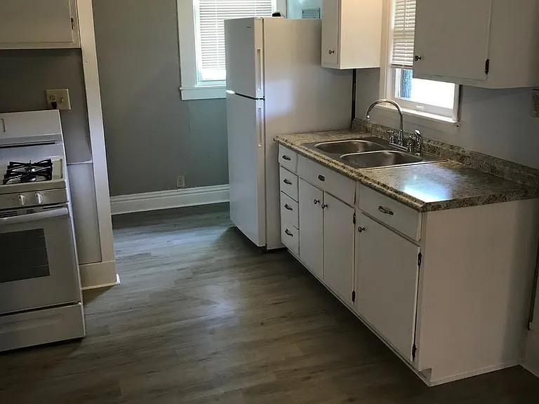 1017 Champaign Ave — Photo 7