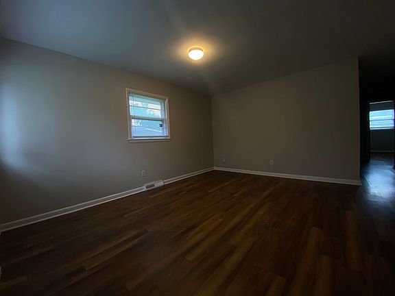 3rd image of 1637 Brittany Ln