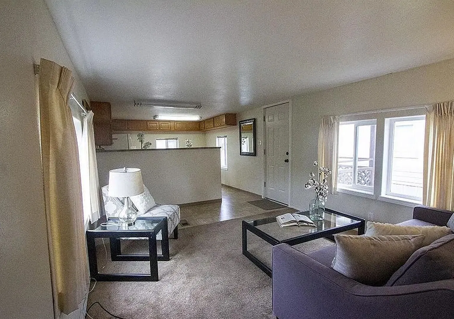 Comfortable 2 Bedroom Manufactured Home in Southtown — Photo 3