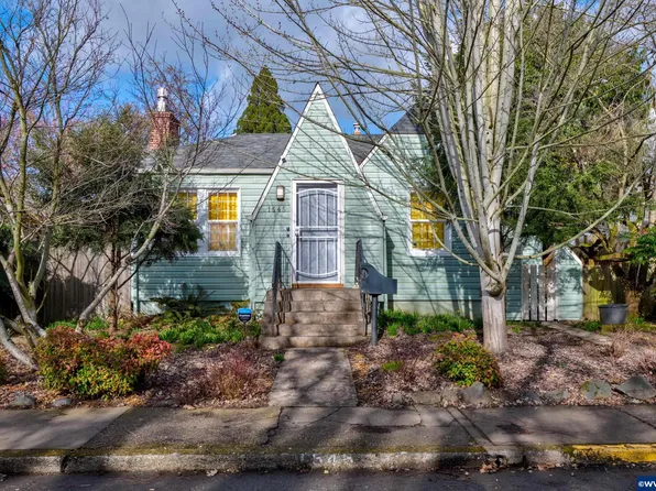 1545 D St NE, Salem, OR 97301