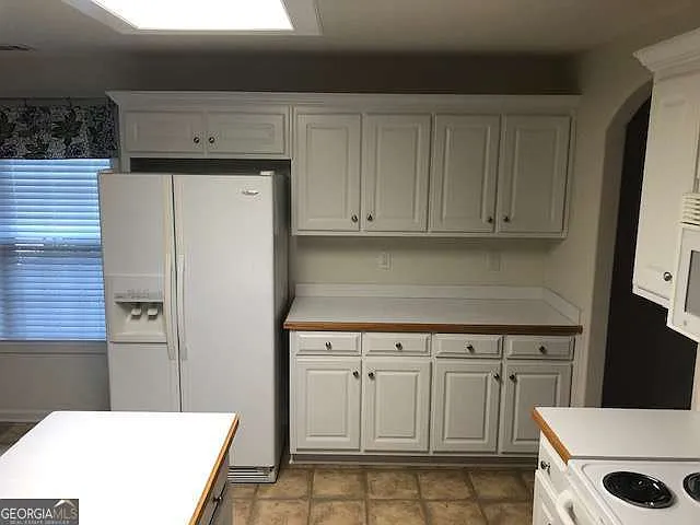 225 Lexington Cir — Photo 16