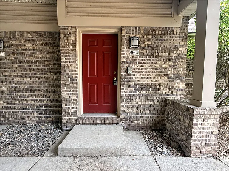 862 Brandon Ave — Photo 2