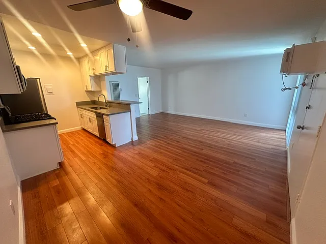 441 W Burchett St — Photo 14