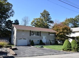 208 Windsor Ave, Hopatcong, NJ 07843