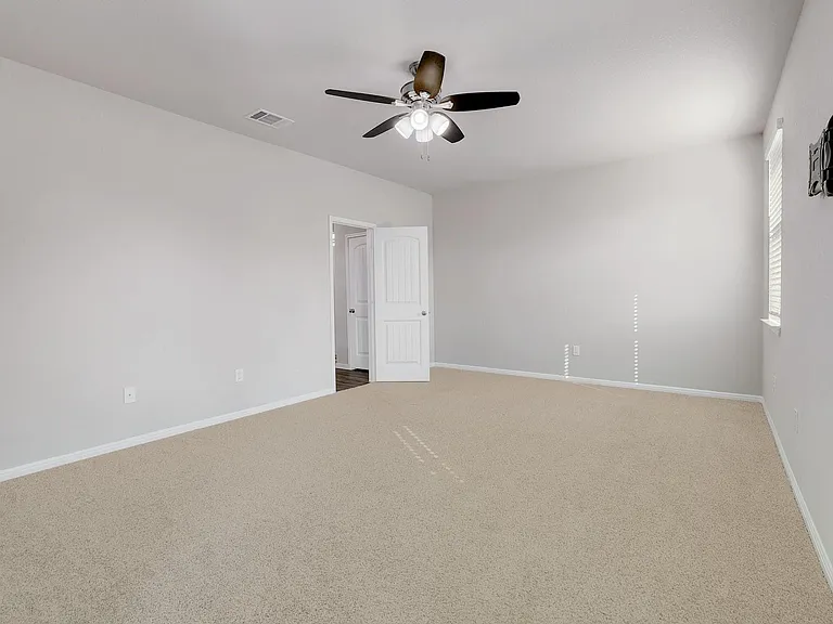 105 Brunnen Way — Photo 14
