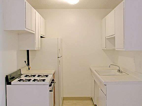 4th image of 708 University Ave SE APT 6
