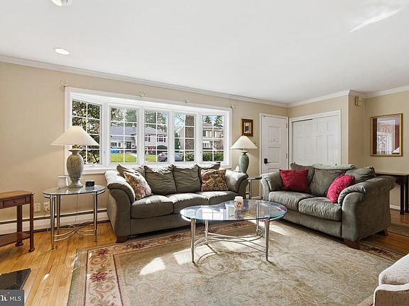 5th image of 720 Evans Rd