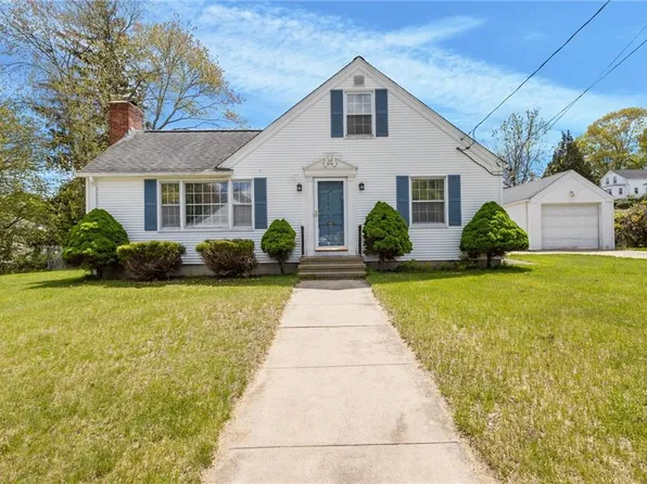 74 Youngs Ave, West Warwick, RI 02893
