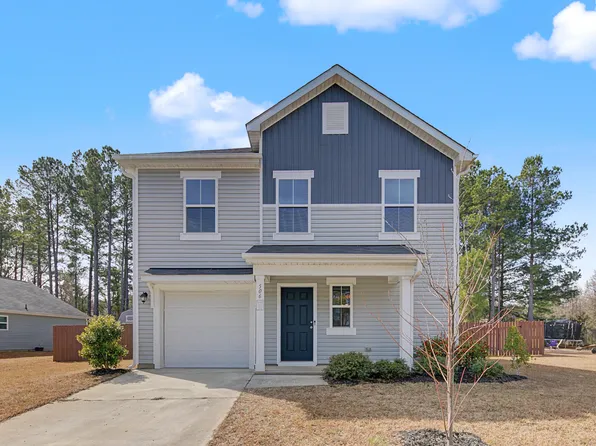 506 Old Salem Dr, Spring Lake, NC 28390