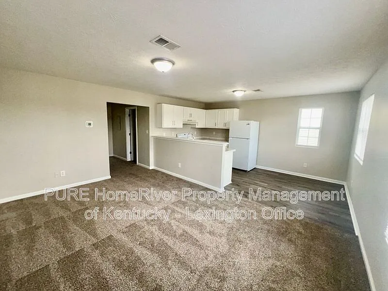 2 bed, 1.0 bath, 900 sqft, $925 — Photo 2