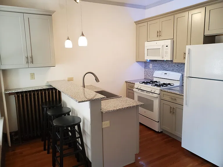 534 Yates St #A — Photo 1