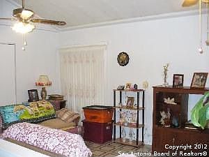 4th image of 9443 Hindi St