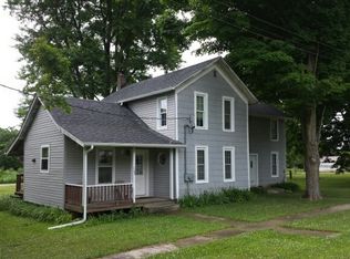 107 S 1st St, Holcomb, IL 61043