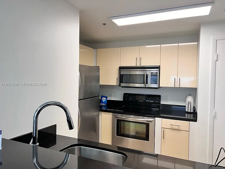 185 SE 14th Ter #2809 — Photo 15