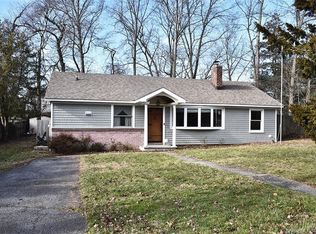 3 Kenilworth Dr W, Stamford, CT 06902