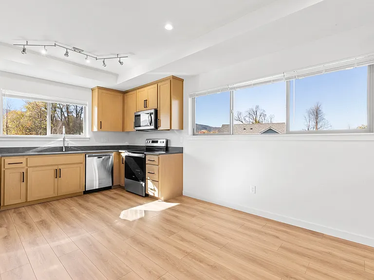 421 Creekside Way #B — Photo 5