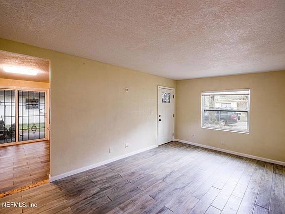 2nd image of 3328 Dignan St