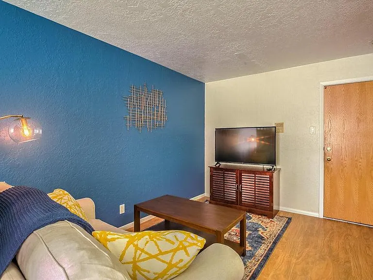 1409 Girard Blvd NE #U — Photo 20