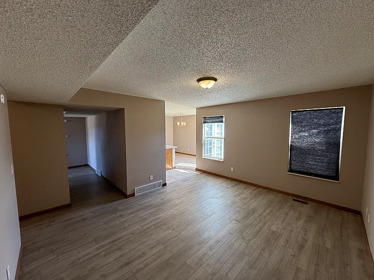 725 Pennington Dr — Photo 5