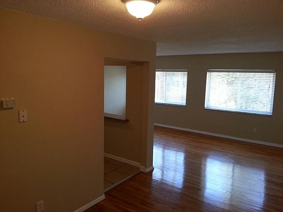 2nd image of 4119 Magnolia Ave APT 7