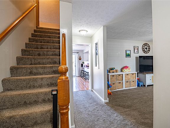 3rd image of 8090 W Wood St