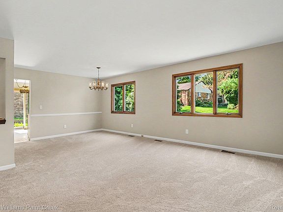 3rd image of 2711 Armstrong Dr