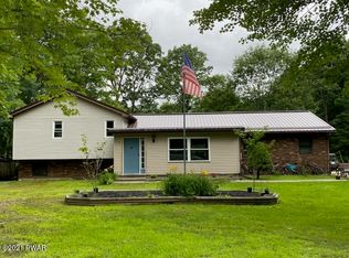 19 Oak Ln, Waymart, PA 18472