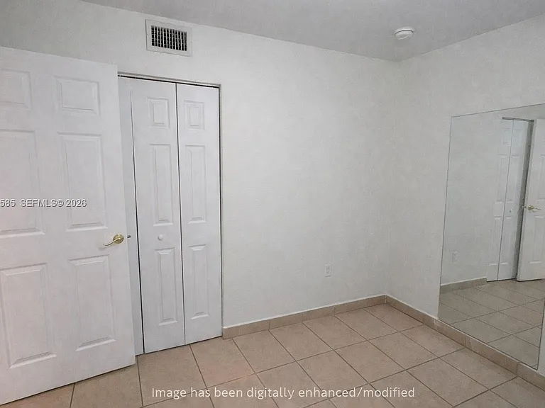318 E 6th St #102 — Photo 14