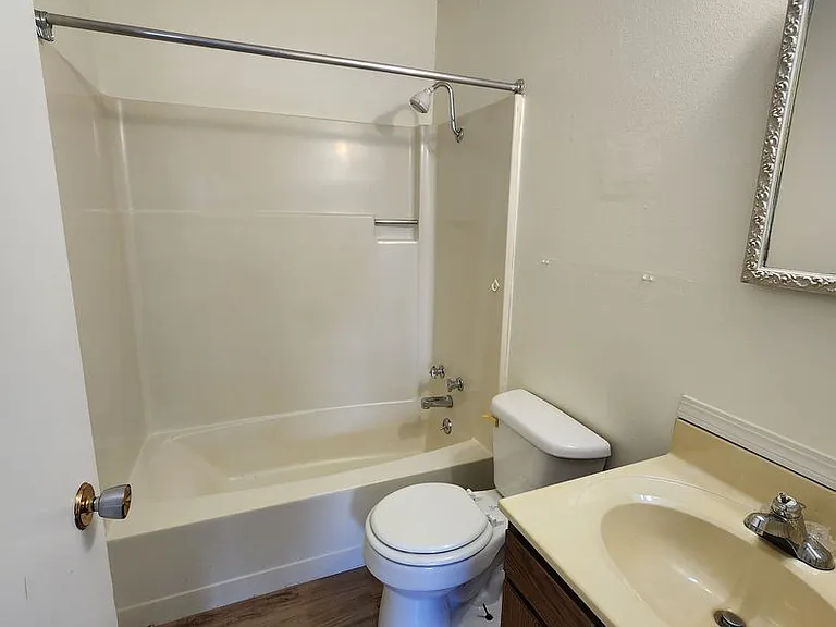 3010 W Omaha St — Photo 8
