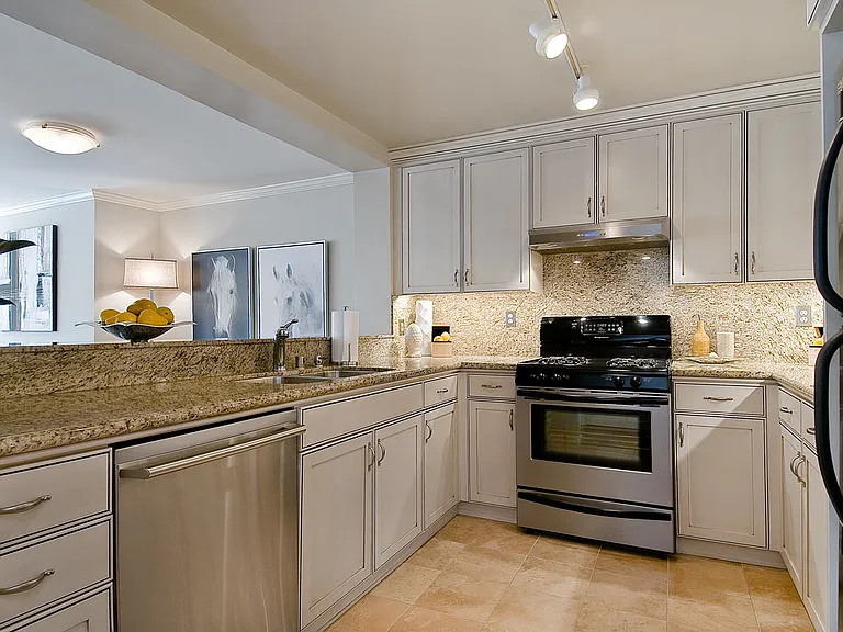 650 Chestnut St #302 — Photo 9