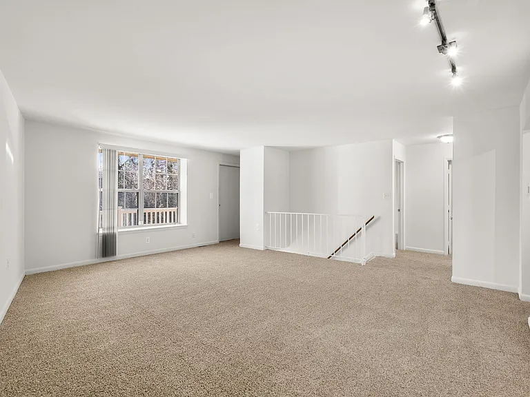 Lake Falls Apartments — Photo 11