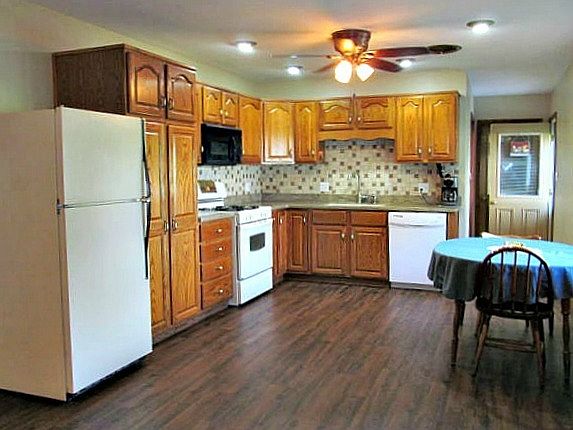 3rd image of 66 E Circle Dr
