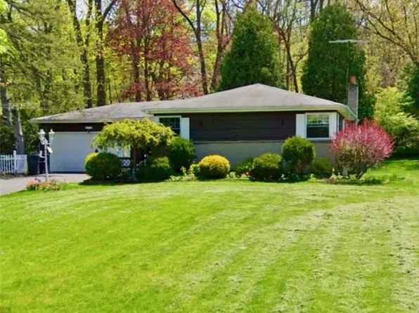 972 Hillside Dr, Lewiston, NY 14092