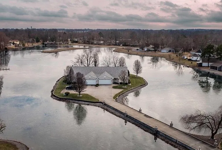633 Lake Harbor Dr — Photo 2
