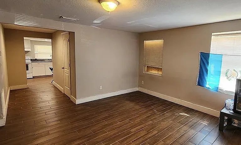 1423 Lura Ave — Photo 3