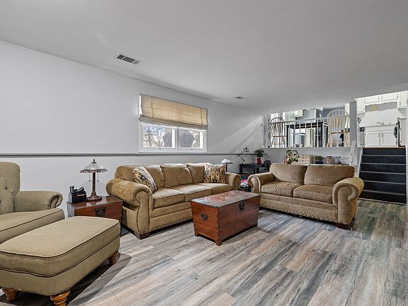 5th image of 301 S Brookshore Dr