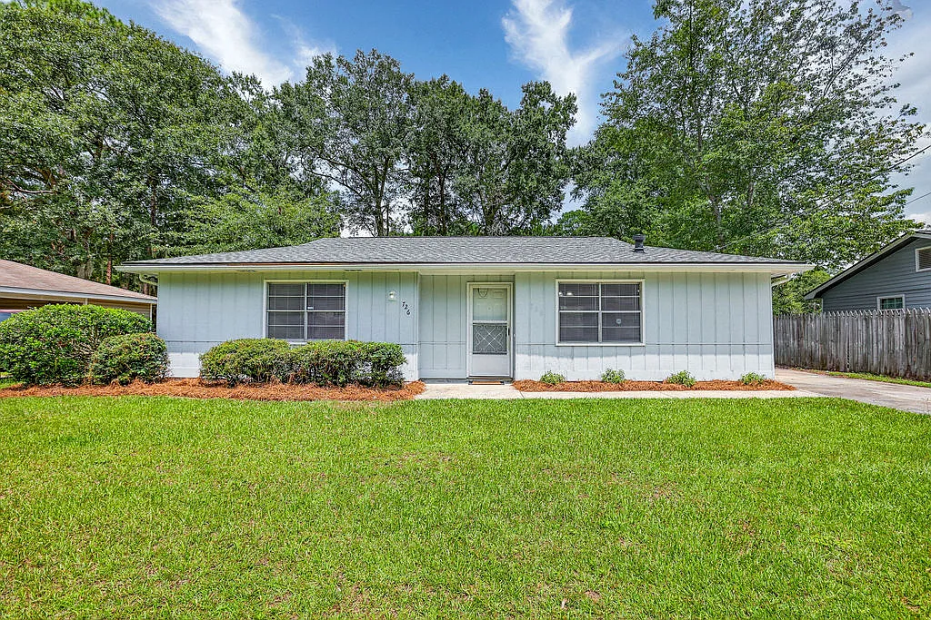 3 bed, 1.5 bath, 1130 sqft, $1,900 — Photo 1