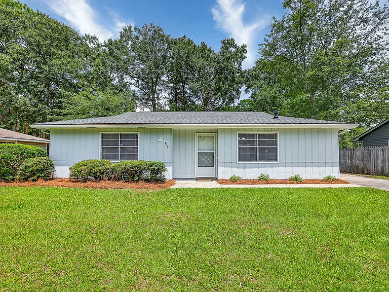 726 Fleming Rd — Photo 1