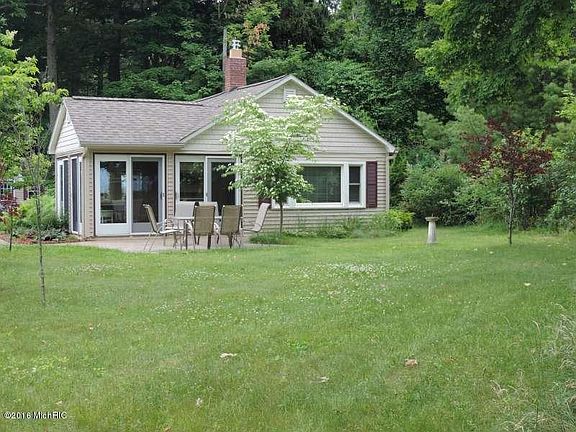 2nd image of 3453 Scenic Dr