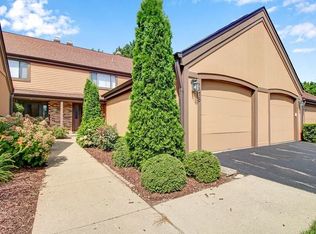 1178 Franklin Ln, Buffalo Grove, IL 60089